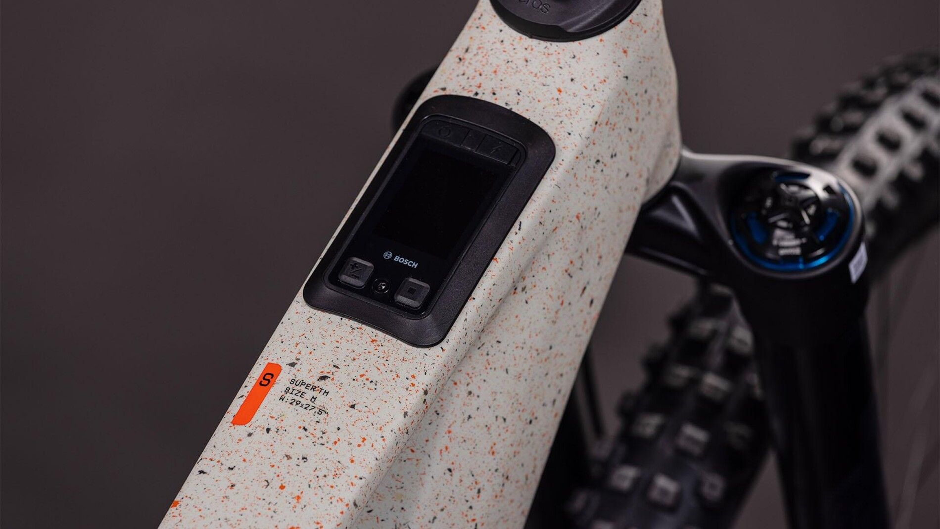 écran display top tube vtt électrique cube ams 177 hybrid super tm 2026