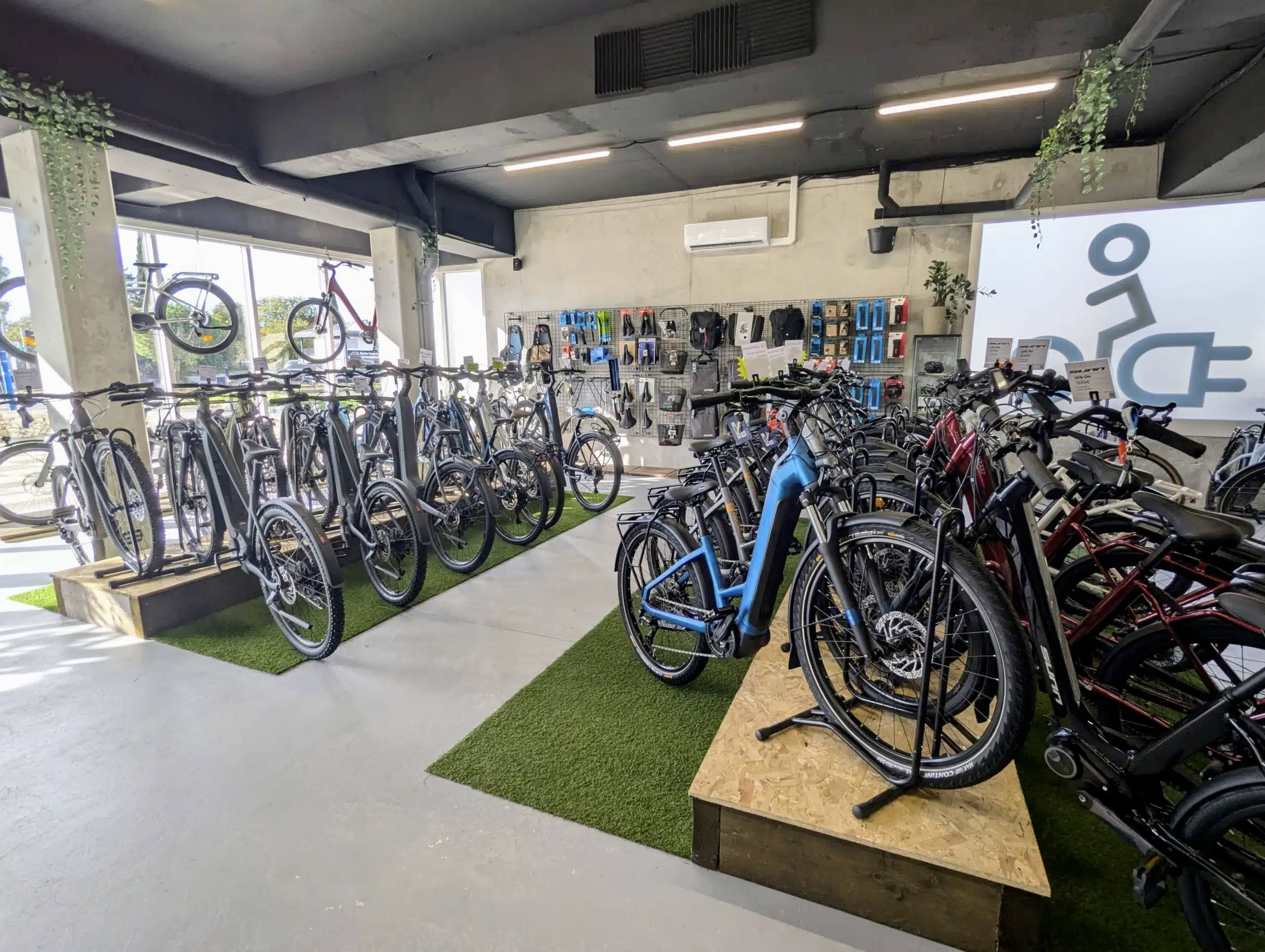 Cycles-SH-revendeur-officiel-et-expert-de-la-marque-Cube-Bikes-scaled cycles sh revendeur officiel et expert de la marque cube