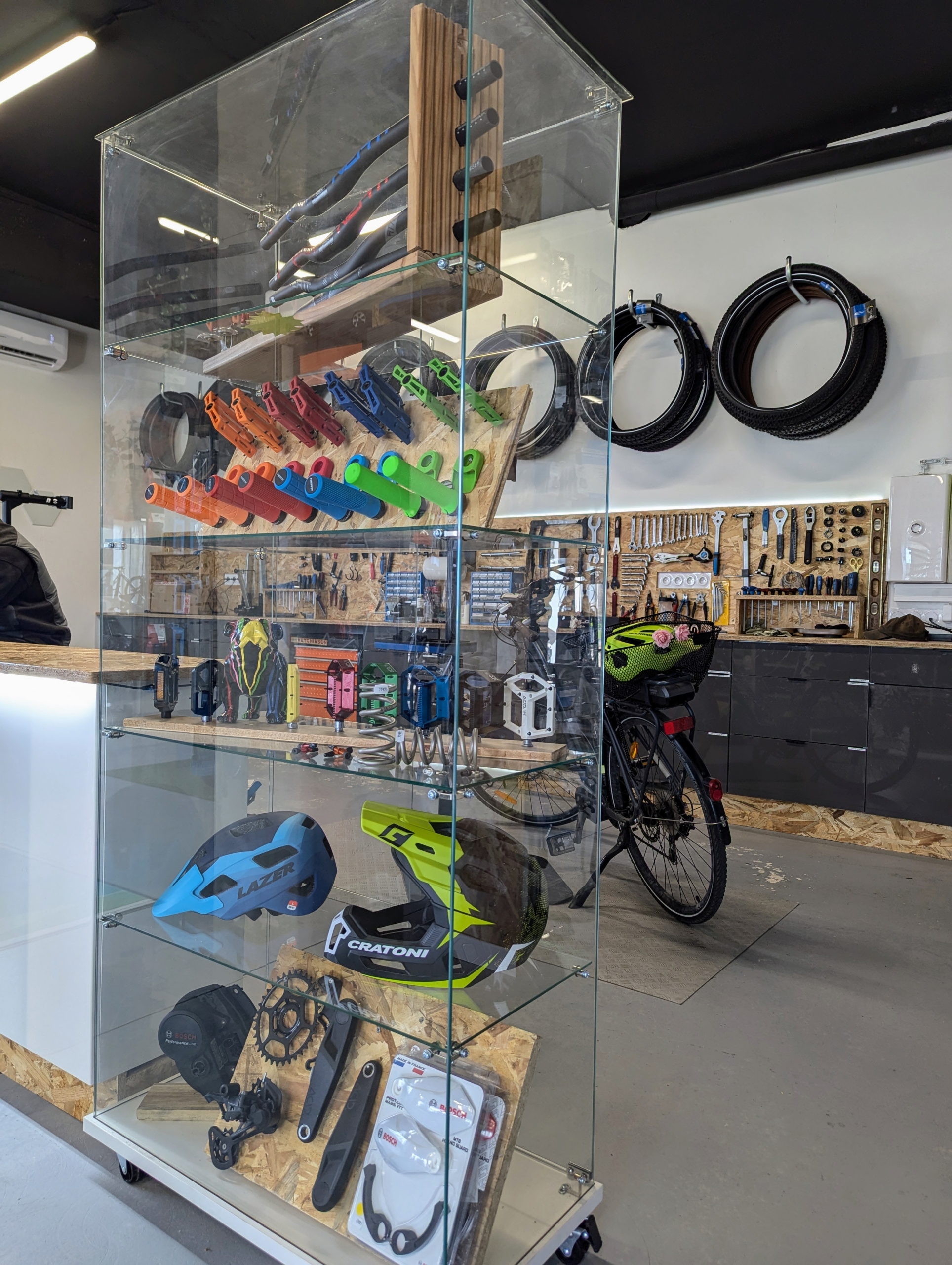 magasin-de-velo-electrique-montpellier-lattes-6-scaled équipements de vélos à vendre chez cycles sh lattes
