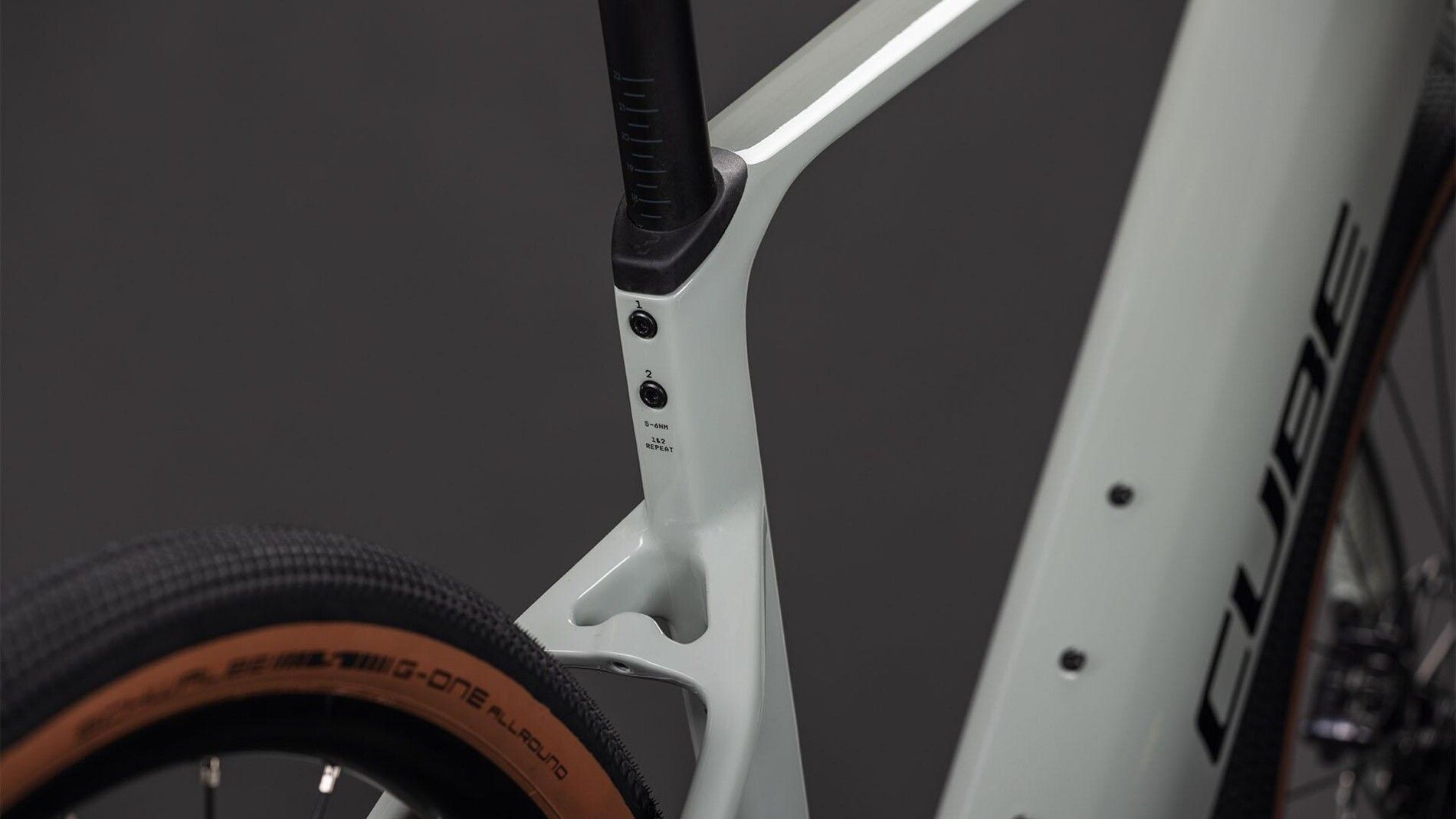 vélo gravel électrique cube nuroad hybrid c62 slx 400x roue arrière