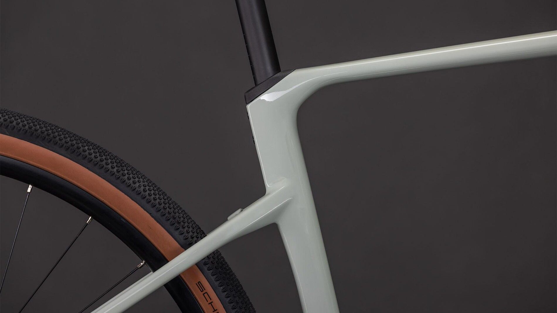 vélo gravel électrique cube nuroad hybrid c62 race 400x cadre et roue arrière
