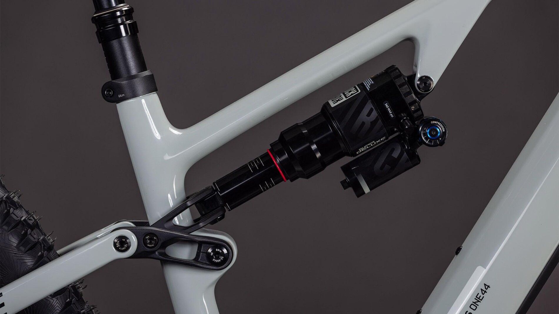 vtt électrique cube ams hybrid one 44 c62 race 400x amortisseur sous selle