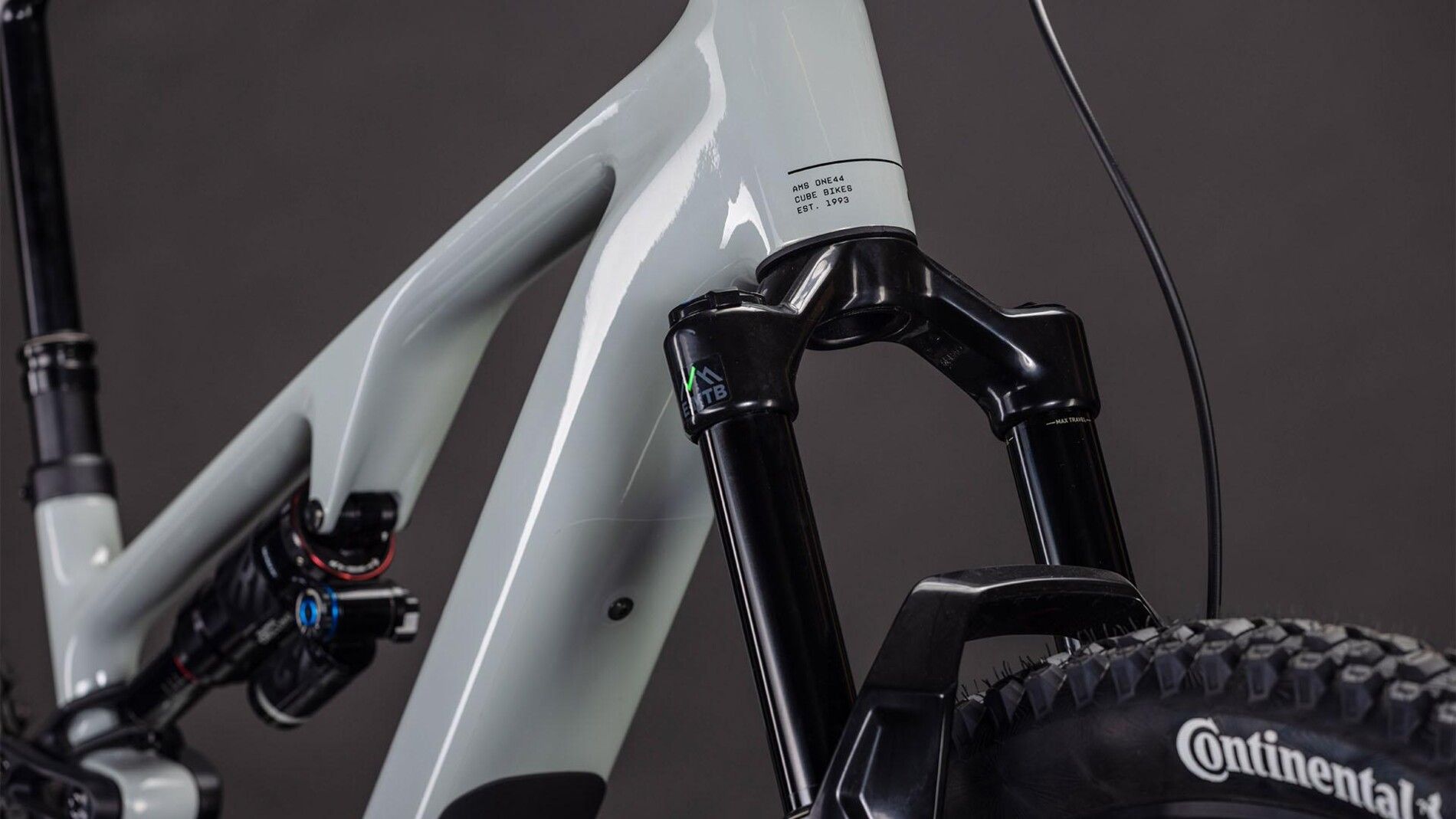 vtt électrique cube ams hybrid one 44 c62 race 400x fourche