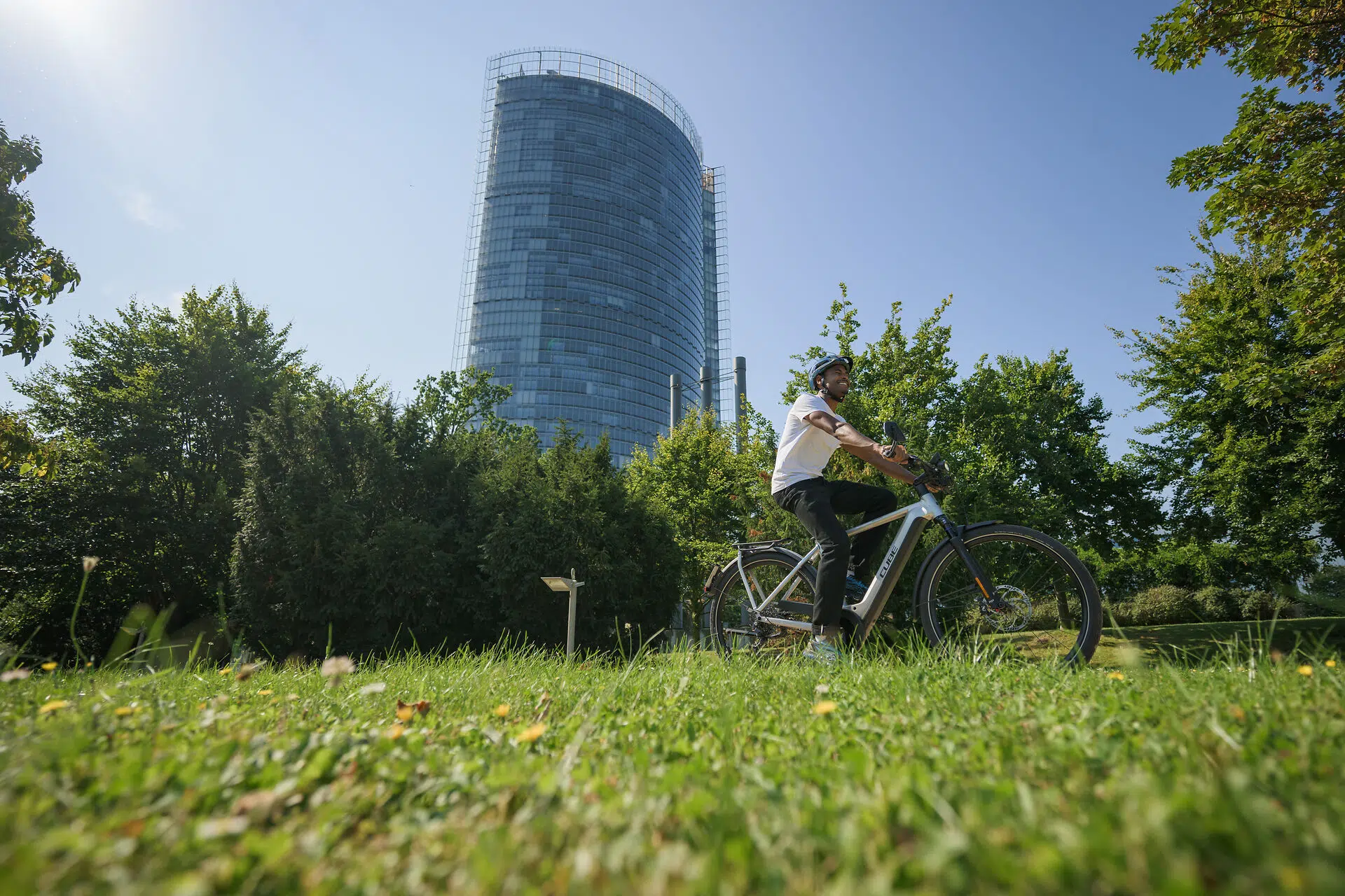 partez pédaler en vélo électrique