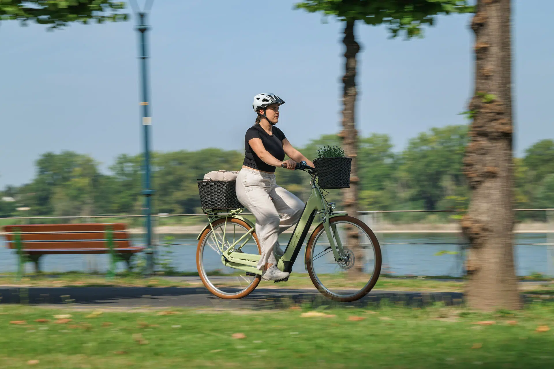 vélo de ville électrique cube