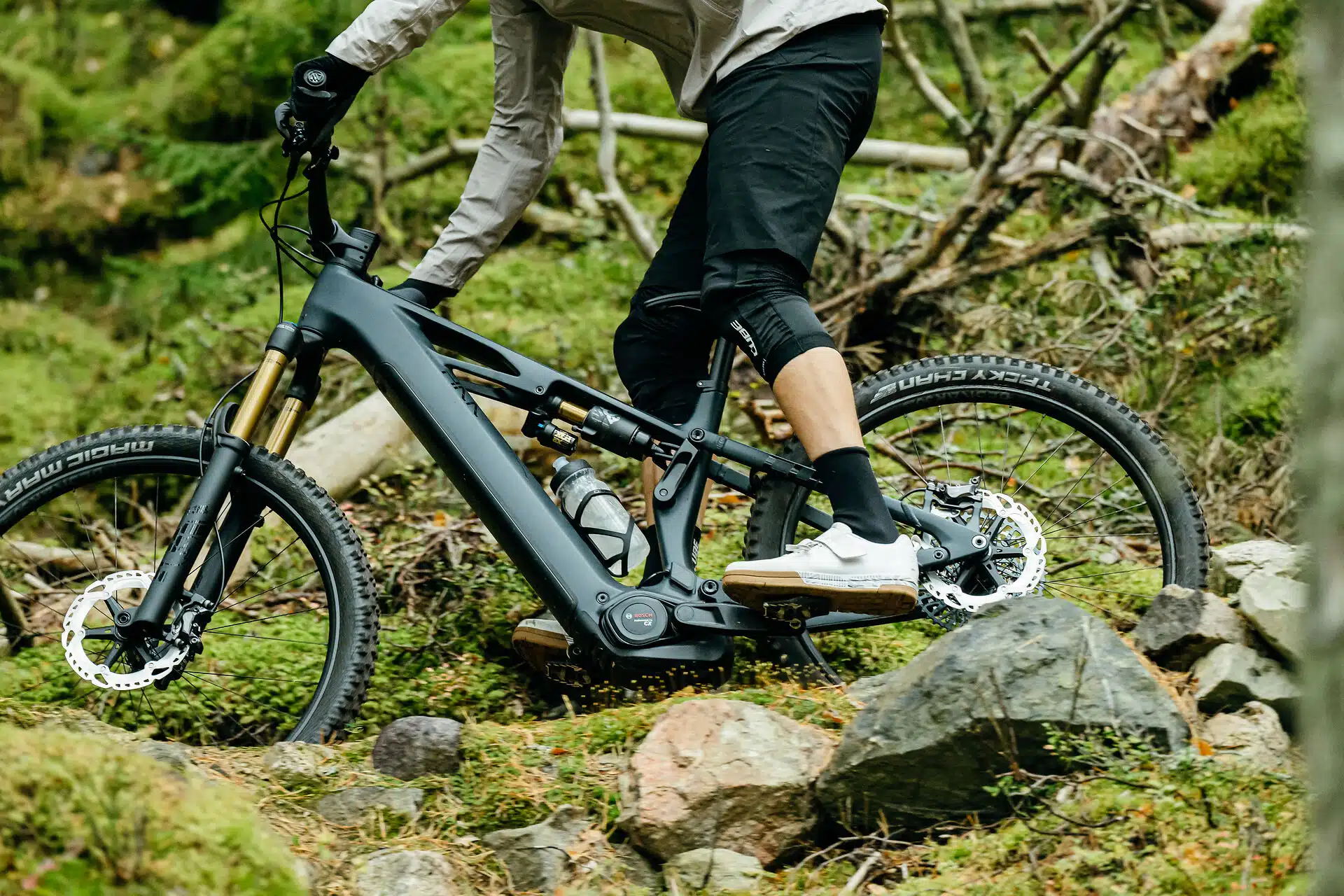 vélo tout-terrains électrique enduro