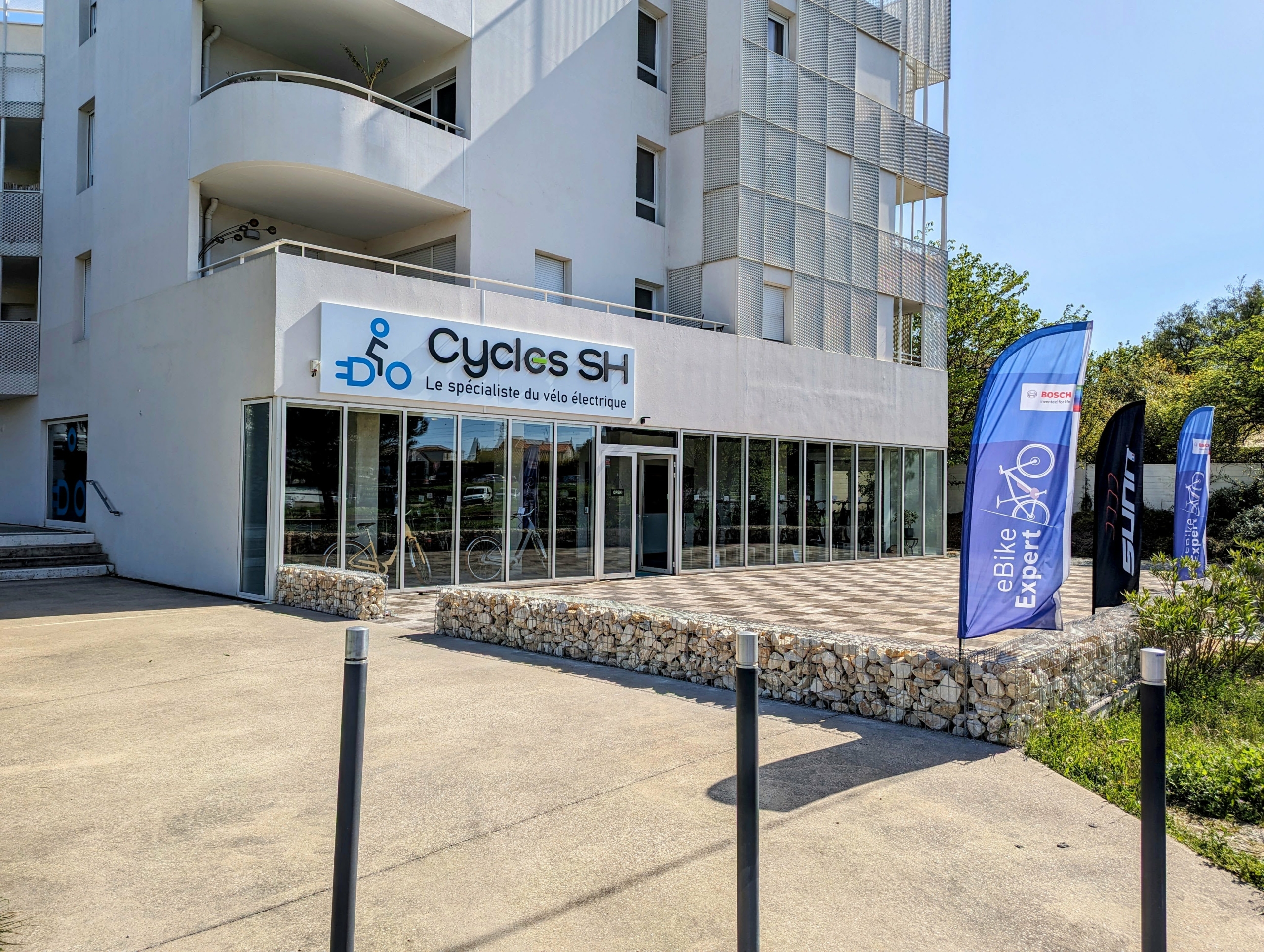 exterieur-magasin-cyclessh Magasin de vélos Cycles SH expert vélo électrique